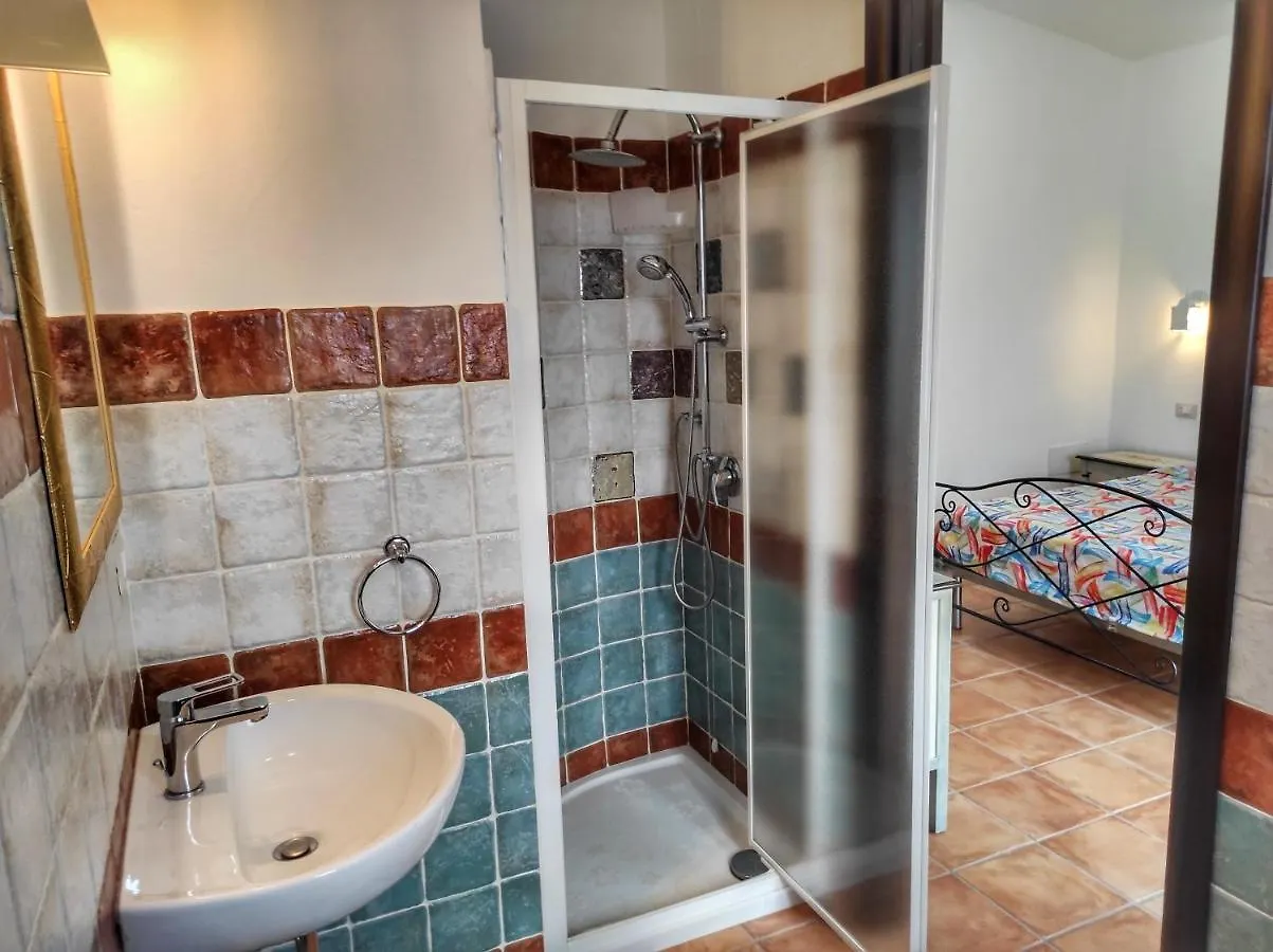 STELLA DORADA BEDROOMS a 5 minuti dal mare, con clima, balcone, frigo, zanzariere e TV Italia
