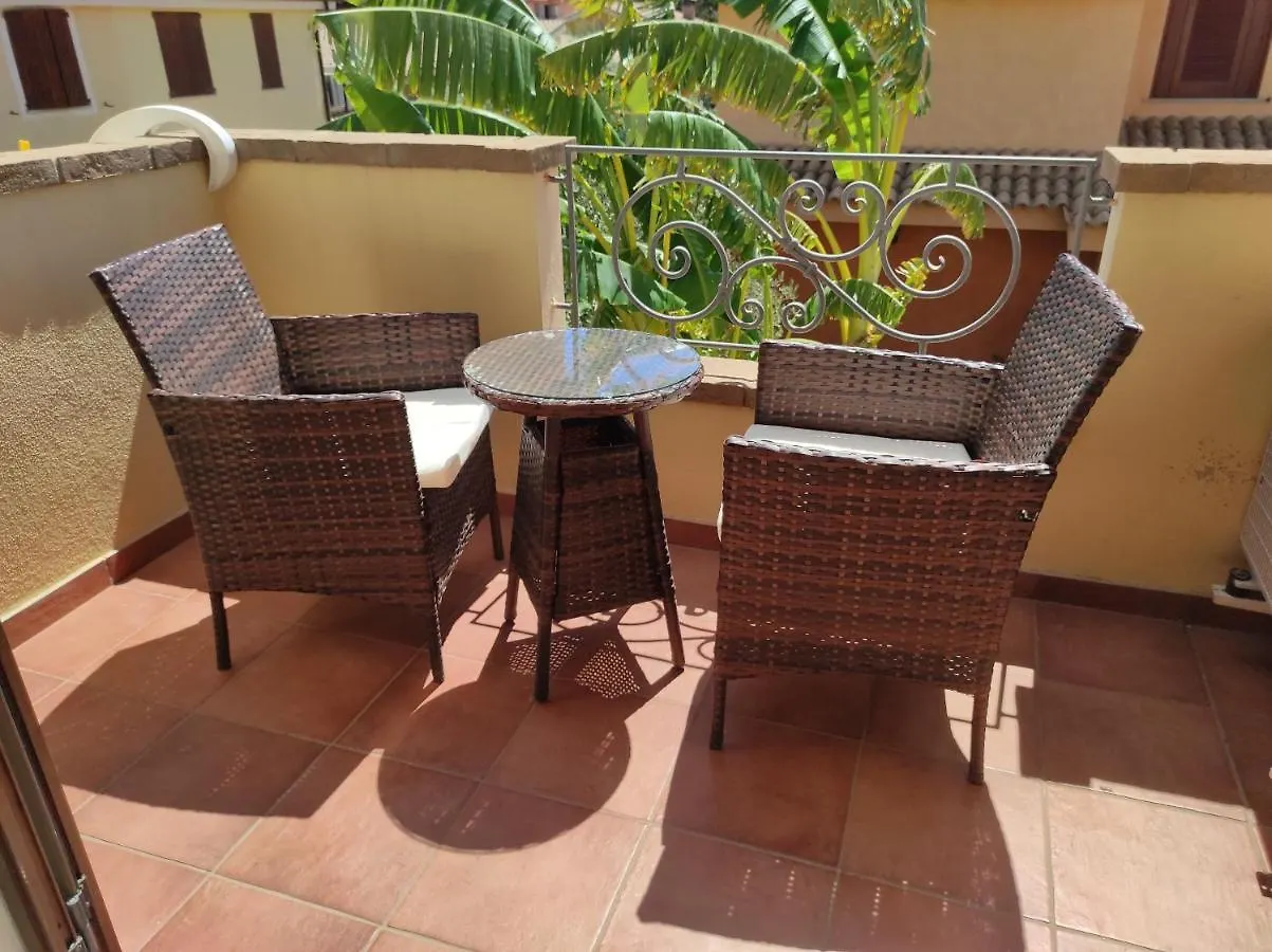 Alloggio in famiglia STELLA DORADA BEDROOMS a 5 minuti dal mare, con clima, balcone, frigo, zanzariere e TV