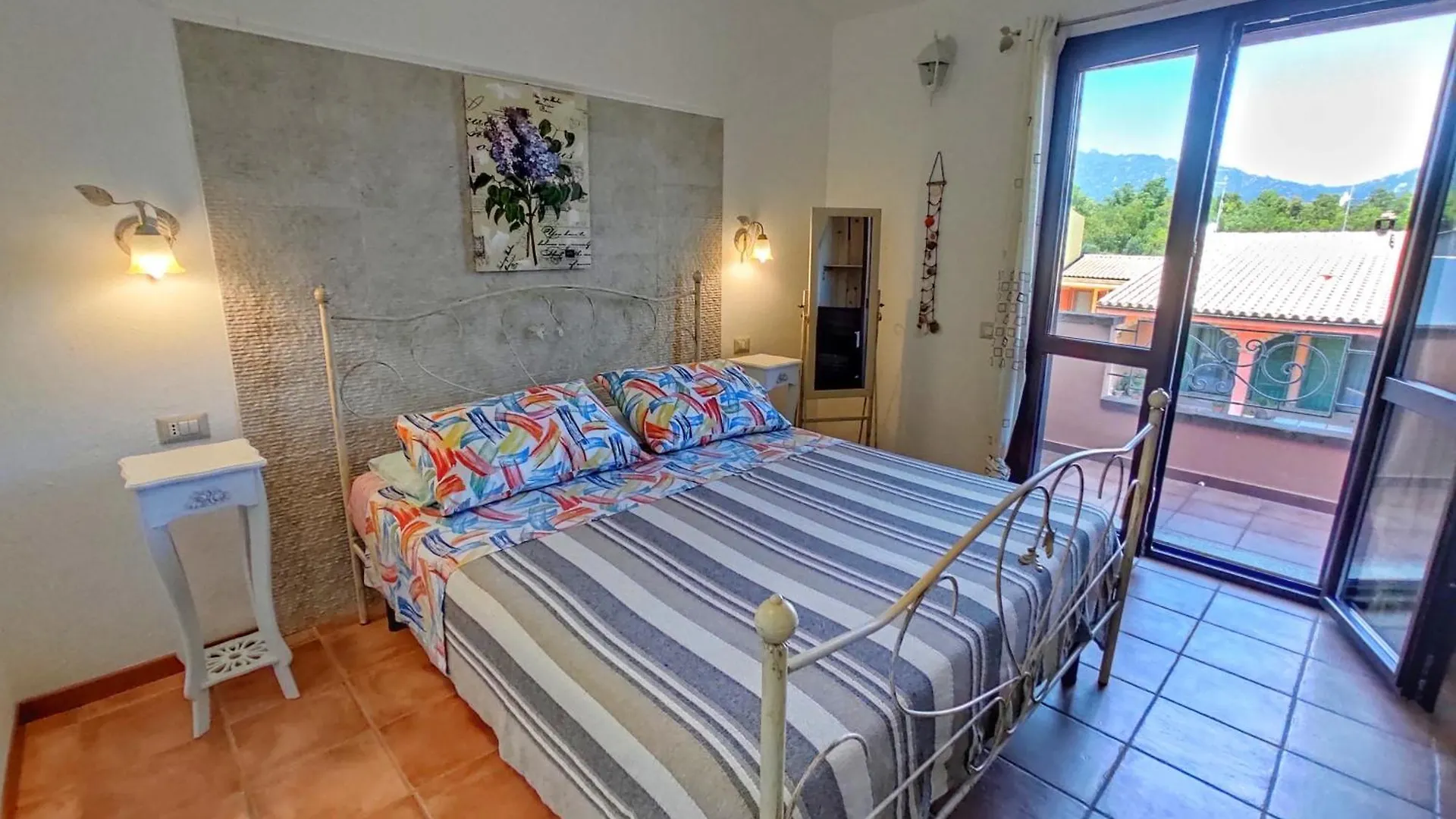 STELLA DORADA BEDROOMS a 5 minuti dal mare, con clima, balcone, frigo, zanzariere e TV 0*, Olia Speciosa Italia