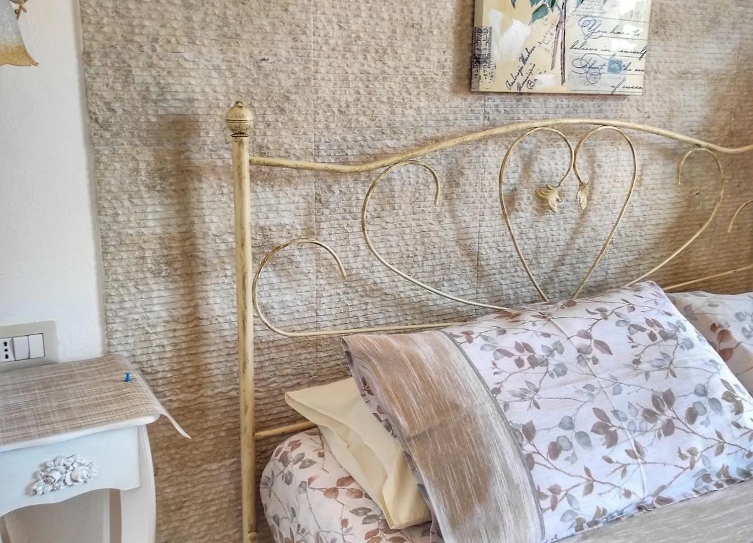 STELLA DORADA BEDROOMS a 5 minuti dal mare, con clima, balcone, frigo, zanzariere e TV Italia