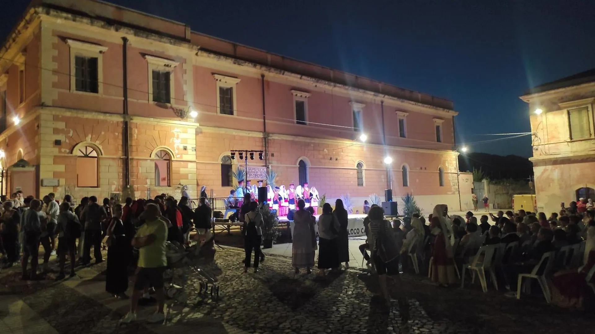 Alloggio in famiglia STELLA DORADA BEDROOMS a 5 minuti dal mare, con clima, balcone, frigo, zanzariere e TV Italia